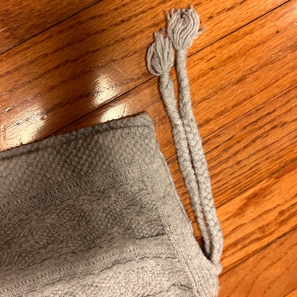 Madewell Soft Gray Knit Sleeveless Sweater, size large - Picture 5 of 10